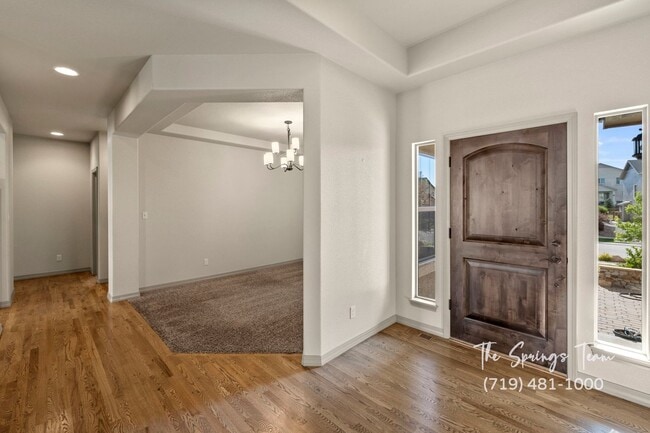 Building Photo - BEAUTIFUL 4BD + OFFICE MAIN-LEVEL LIVING H...