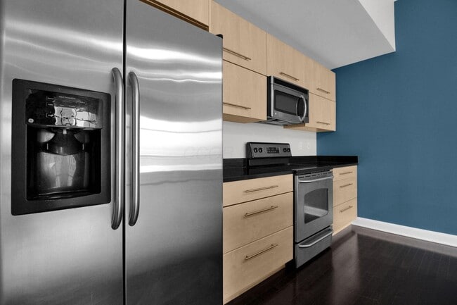 Building Photo - 100 E Gay St