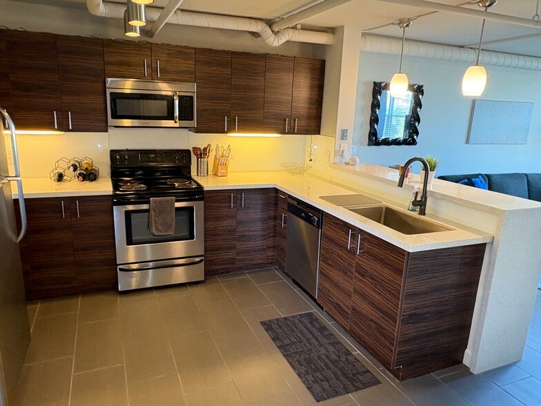 Kitchen - 535 W Thomas Rd