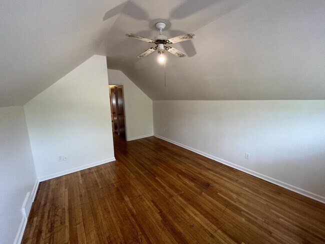 Building Photo - 2870 Dumbarton Oaks Dr