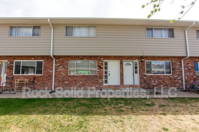 Building Photo - 4721 Hickory Pl