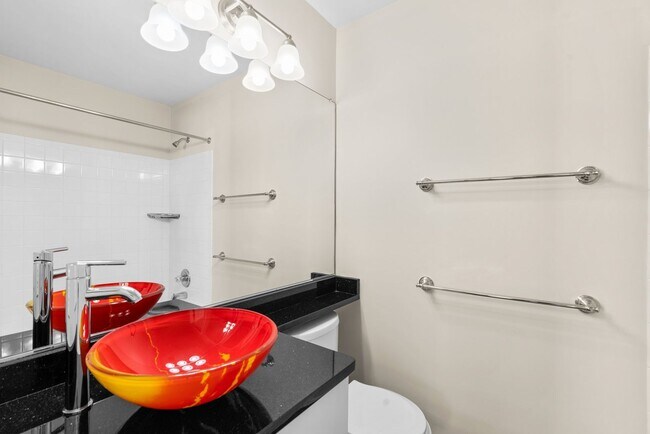 Building Photo - 2 Bed 2.5 Bath - Lakelands Townhome - Deta...