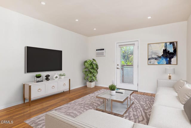 Building Photo - 1070 E Woodbury Rd