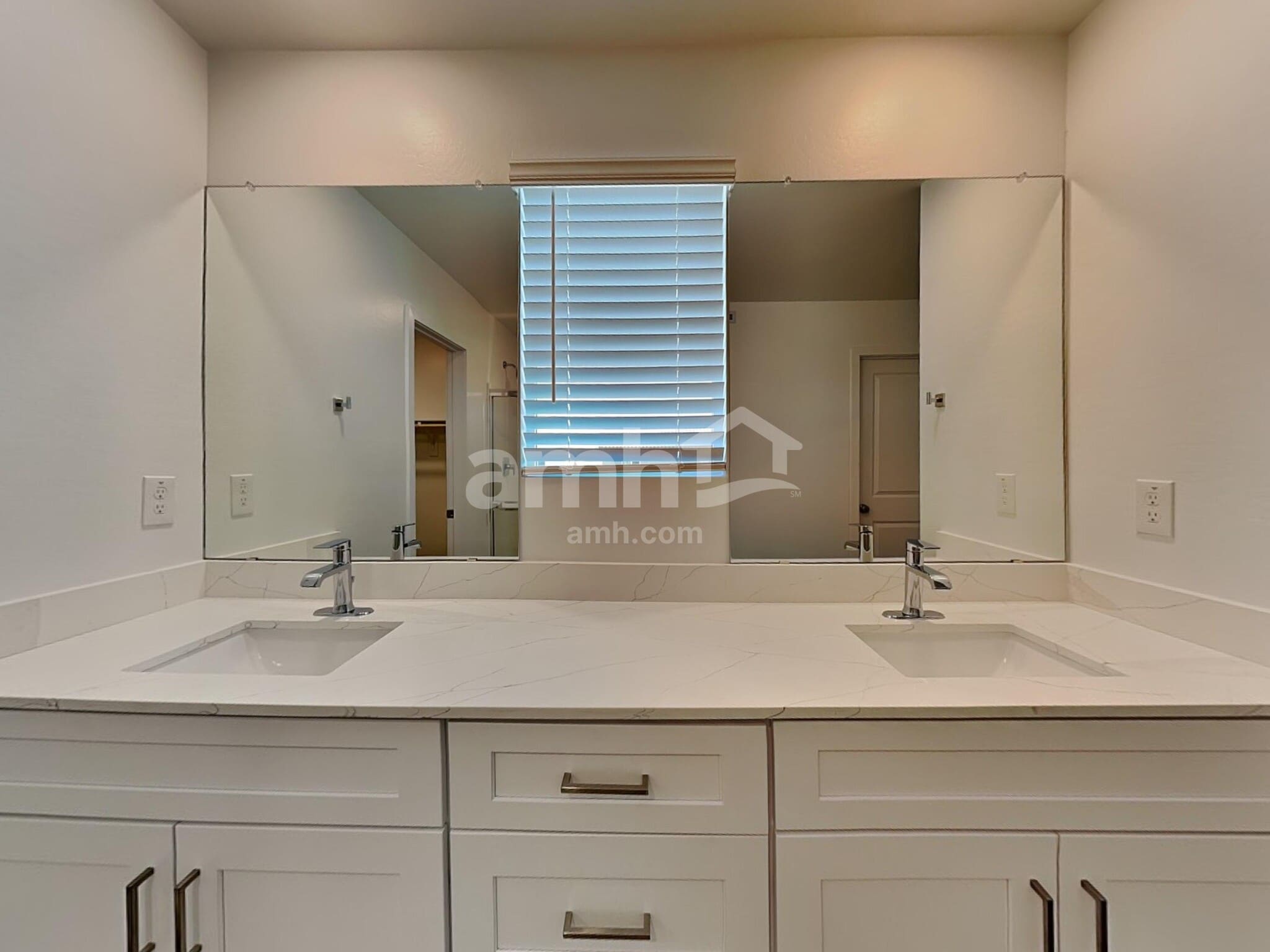 Building Photo - 4531 S 97th Dr