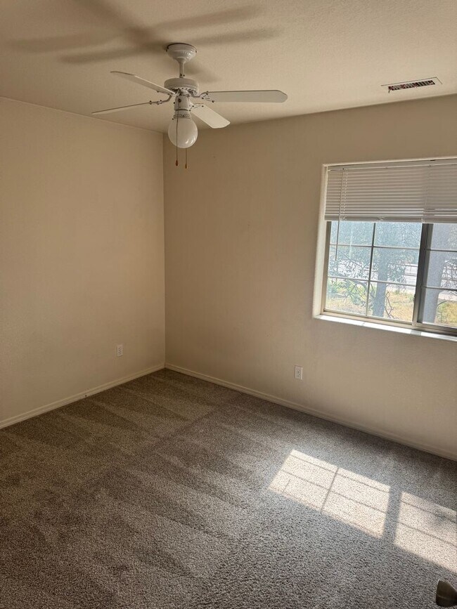 Building Photo - Ready For Move-In! Two-Level Townhome with...