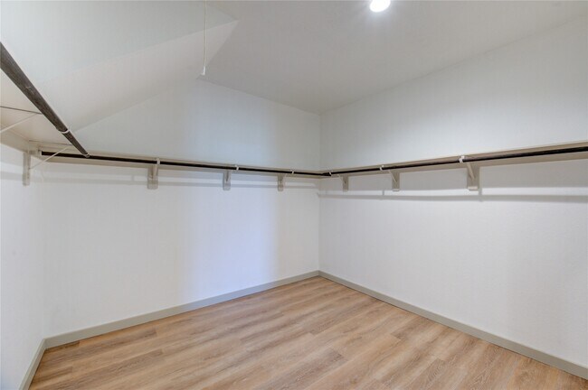 Building Photo - 29631 Ella Larchmont Ct