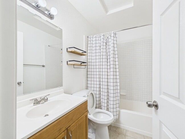 Building Photo - Upstairs 1 bedroom condo now available at Cypress Park