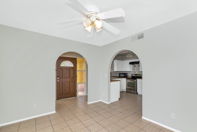 Building Photo - UPDATED PHOENIX RENTAL – 3 BED, 2 BATH NEA...