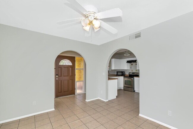 Building Photo - UPDATED PHOENIX RENTAL – 3 BED, 2 BATH NEAR SHOPS, DINING & TRAILS