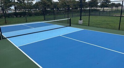 Building Photo - 19101 Town Ridge Ln