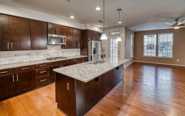 Building Photo - 4906 Small Gains Wy