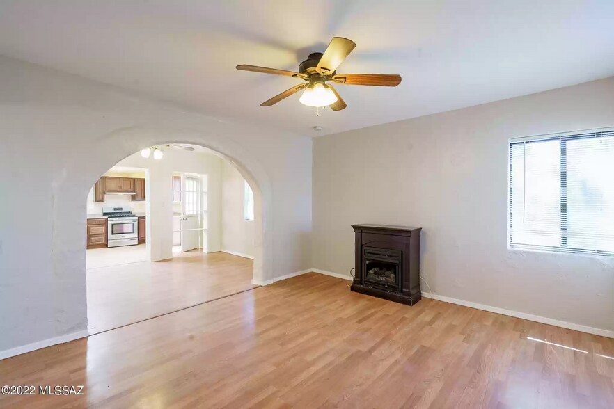 Building Photo - 232 E Pennsylvania Dr