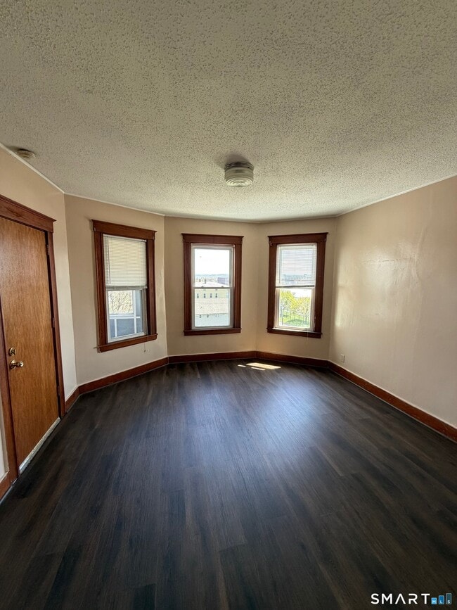 Building Photo - 60 Booth St