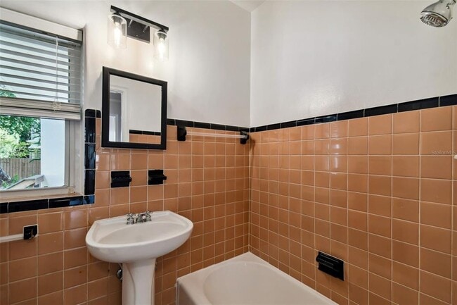 Building Photo - 2918 W Coachman Ave