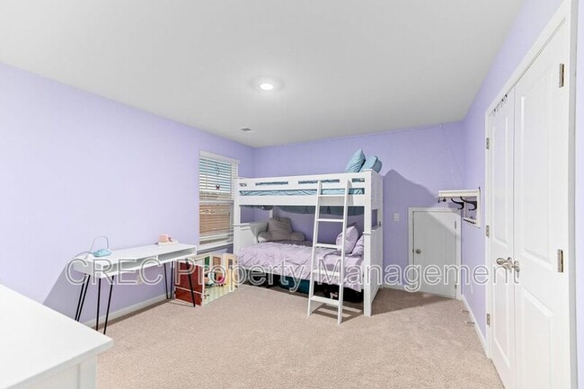 Building Photo - 657 Ladywood Dr