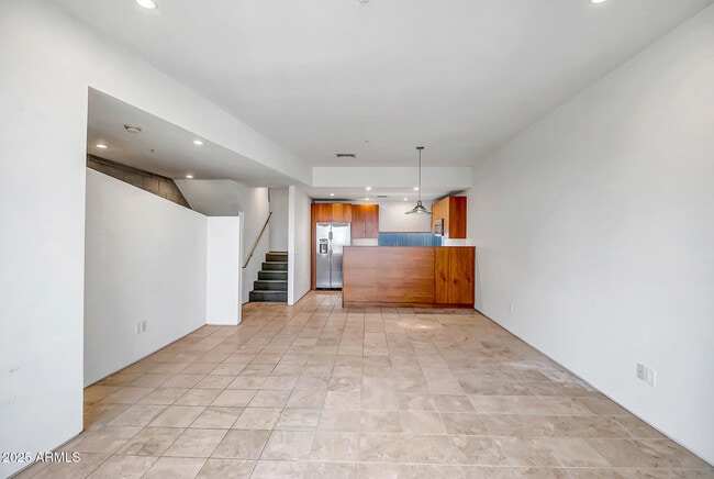 Building Photo - 1145 E Whitton Ave
