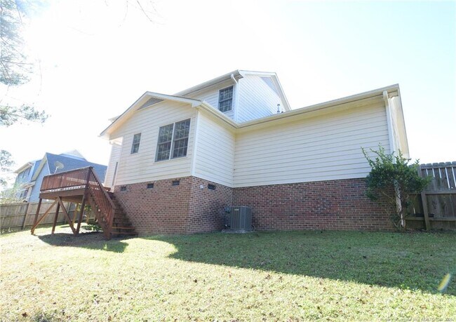 Building Photo - 324 Roundtree Dr