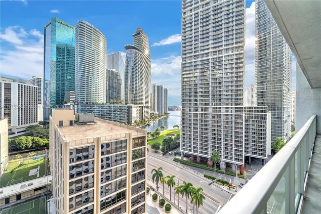 Building Photo - 500 Brickell Ave