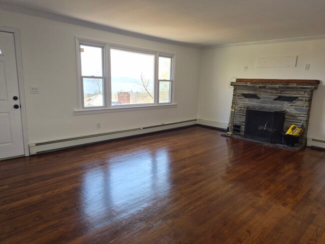 Building Photo - 27 Oakwood Dr