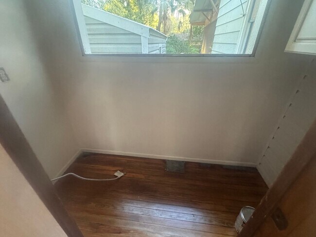 Building Photo - Beautifully Kept Historic Home!!