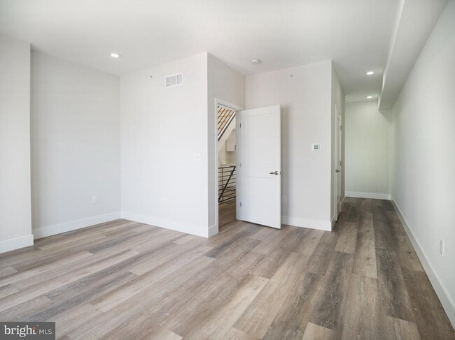 Building Photo - 303 Fountain St