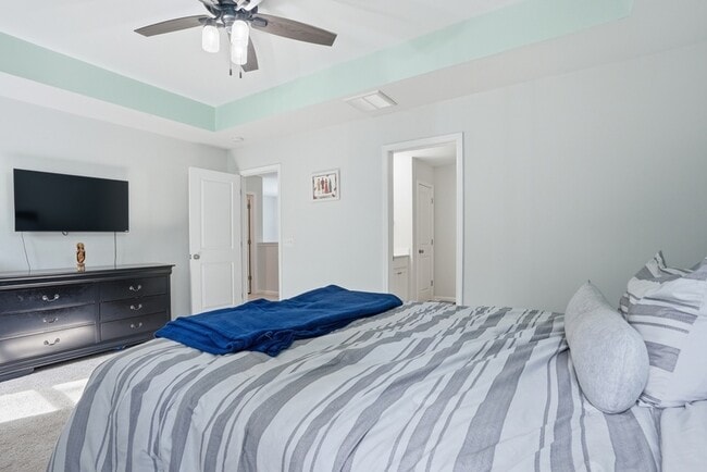 Building Photo - 17 Crown Ct