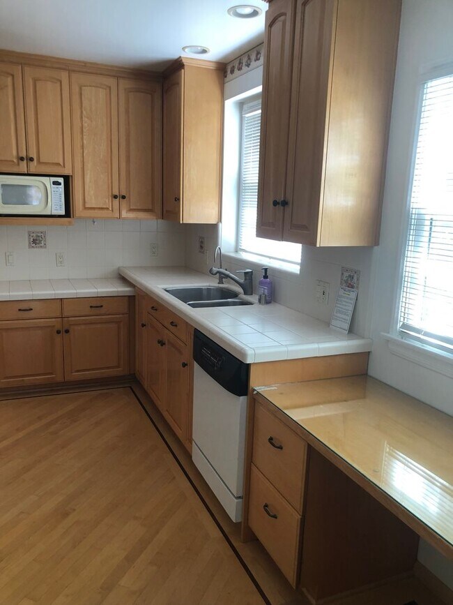 Building Photo - COMING SOON! Beautiful Home near Warner Brothers Studio! AVAILABLE 6/10/2026
