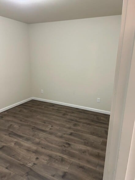 Master bedroom - 280 Forest Ln