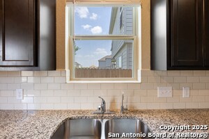 Building Photo - 4422 Tourmaline Wy