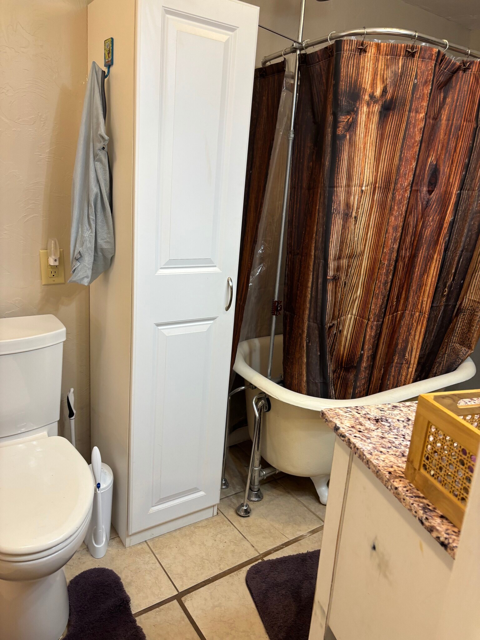 Linen cabinet. - 5202 E McElroy Rd