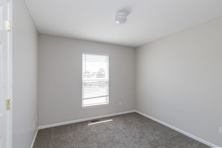 Building Photo - 502 Sunny Ln