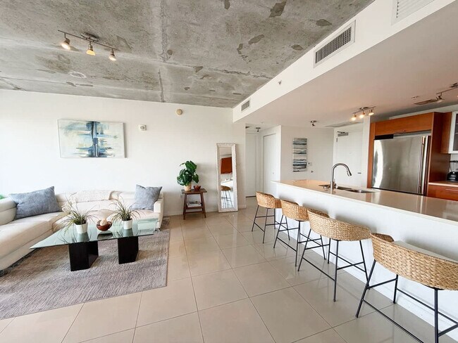 Building Photo - 3250 NE 1st Ave