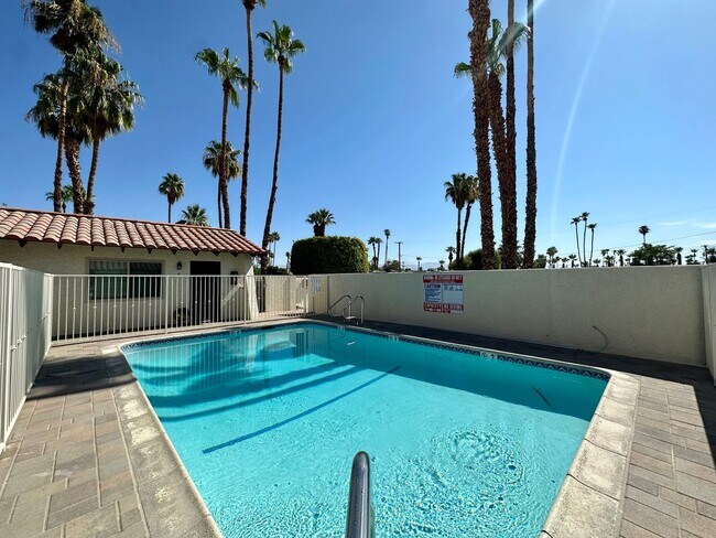Building Photo - 561 Desert View Dr
