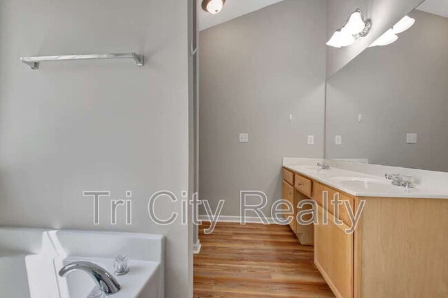 Building Photo - 342 Hunterian Pl