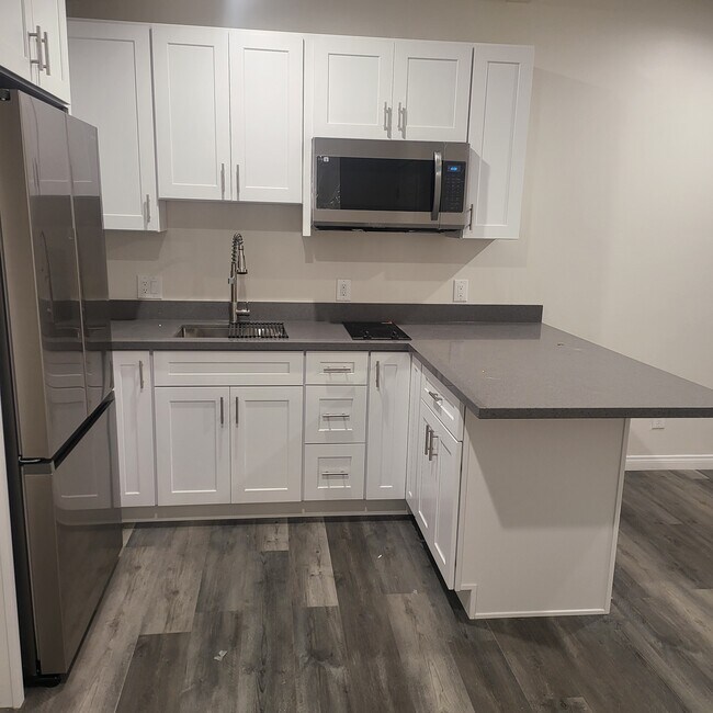 Building Photo - 27221 Hidaway Ave