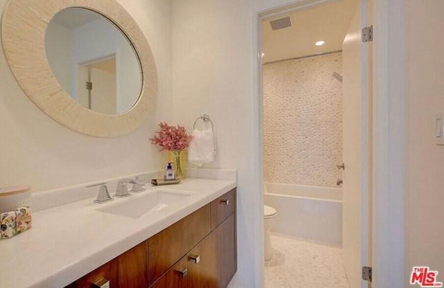 Building Photo - 8145 Redlands St