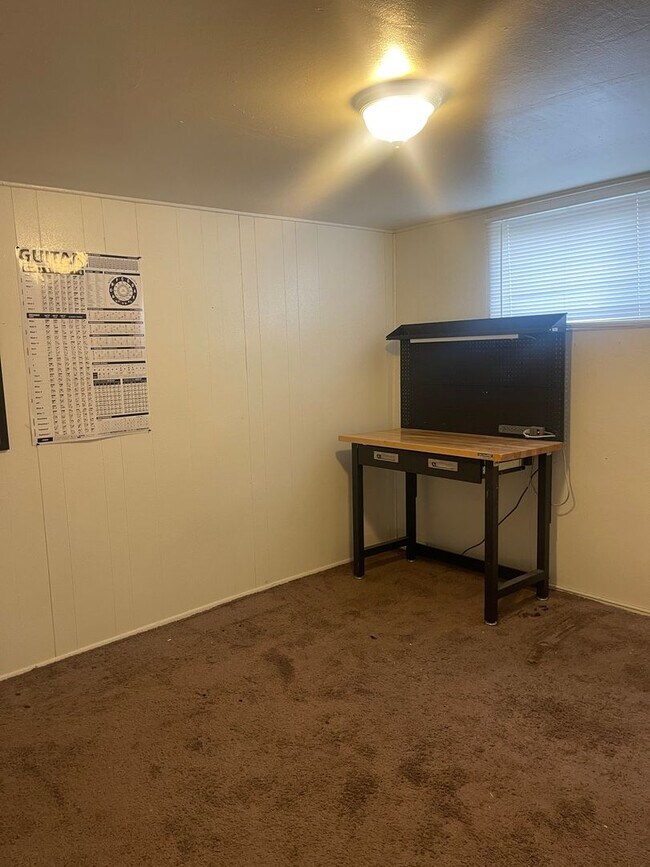 Building Photo - Two Bedroom in Golden in a Quiet Complex