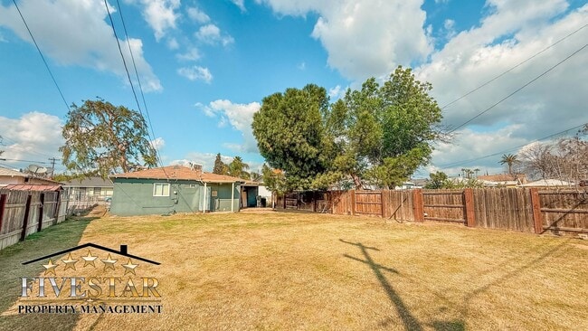 Building Photo - 2703 Center St