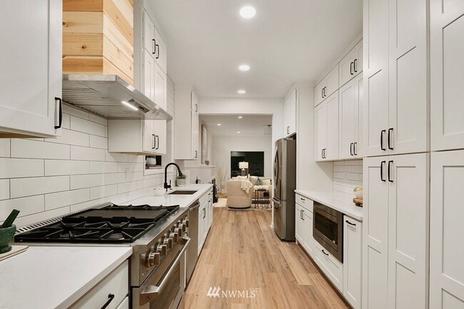 Building Photo - Charming 4BR 2BA Craftsman in Laurelhurst ...