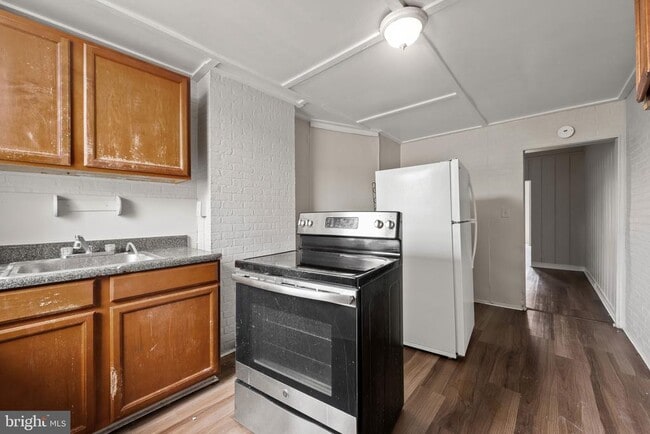 Building Photo - 225 N Luzerne Ave