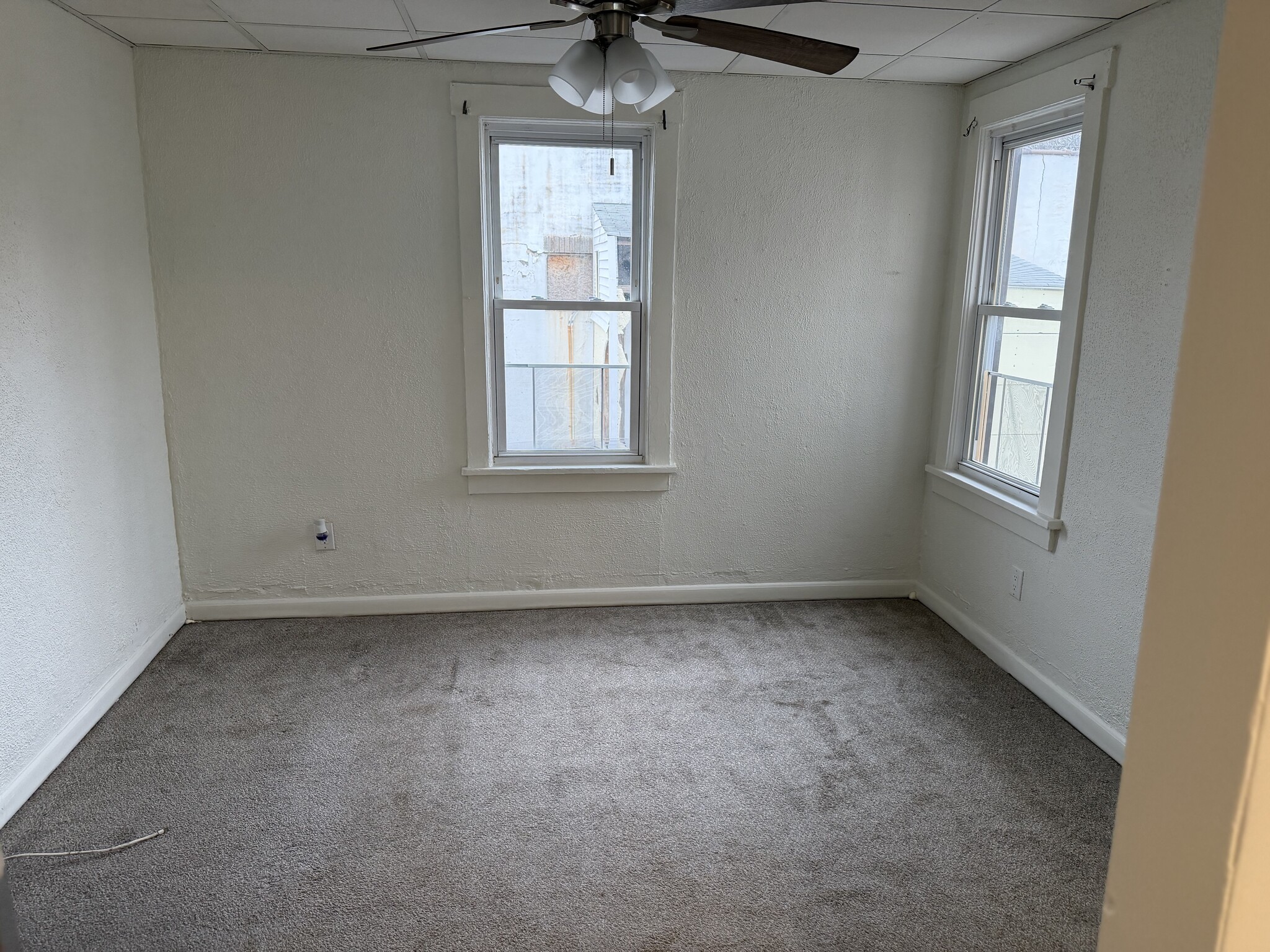 Building Photo - 108 S Warner St