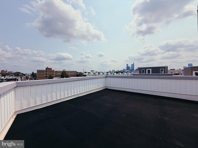 Building Photo - 2720 W Thompson St