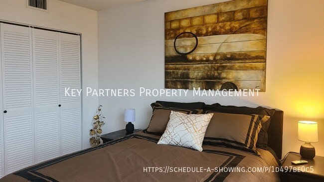 Building Photo - 2500 Parkview Dr