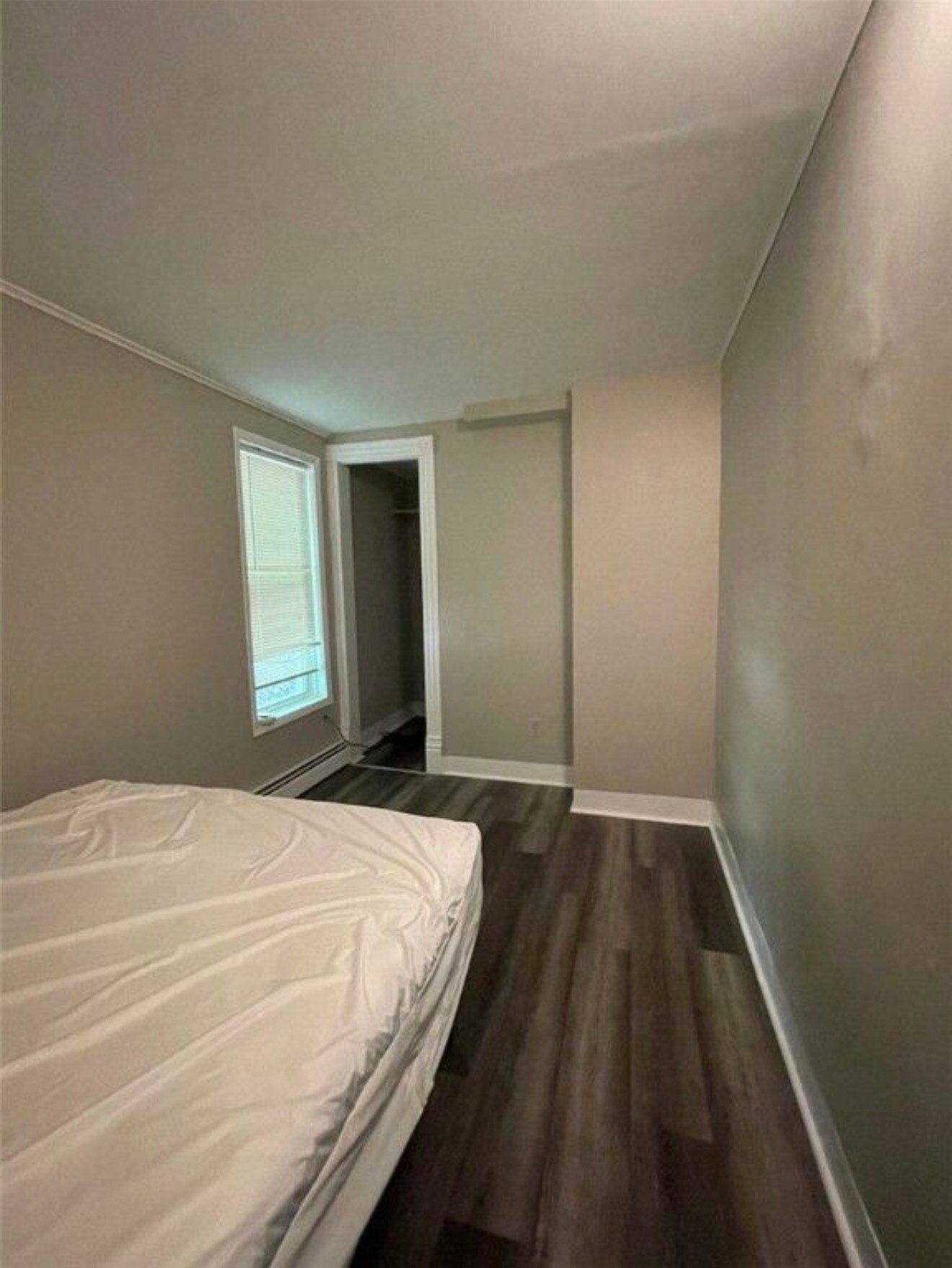 Building Photo - 107 Elm St