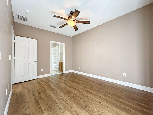 Building Photo - LUXURY 3 Bedroom / 2 Bath Townhome in a ga...