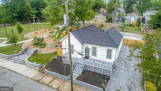 Building Photo - 620 Echo St NW