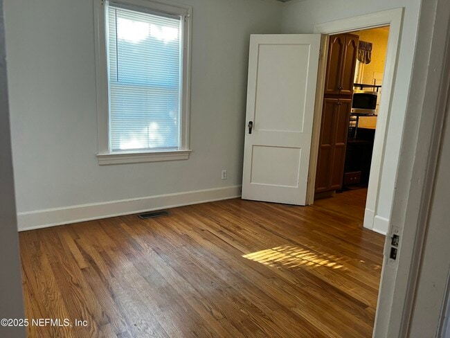 Building Photo - 1924 Arcadia Pl