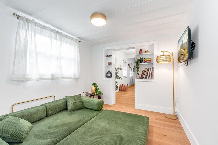 Building Photo - 1336 NE 14th Ave