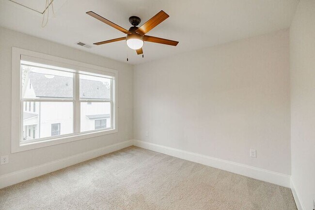 Building Photo - 125 Harper St