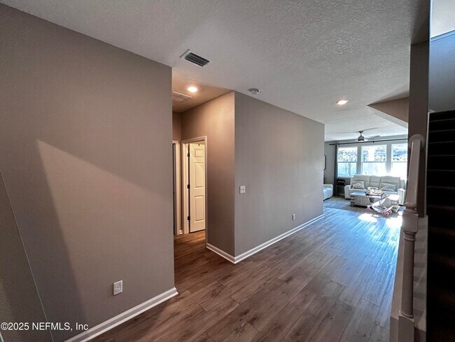 Building Photo - 94 Stonecrest Dr